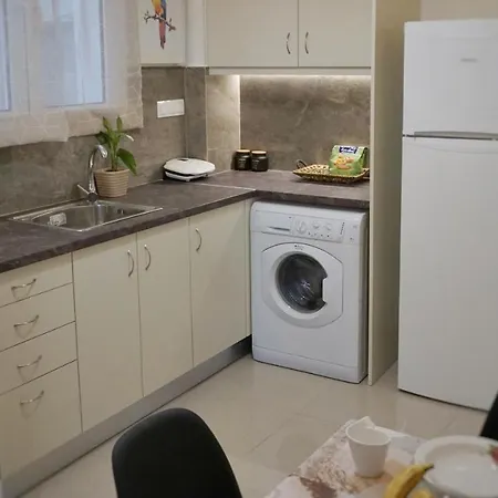 Veggera Center,petralona Station Apartment *